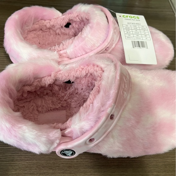 FUR SURE Classic Pink fur CROCS (M4/ W6) - Picture 5 of 5